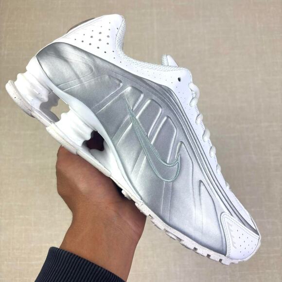 🪙 2019 Nike Shox R4 “White Metallic Silver” 8M - Picture 1 of 6